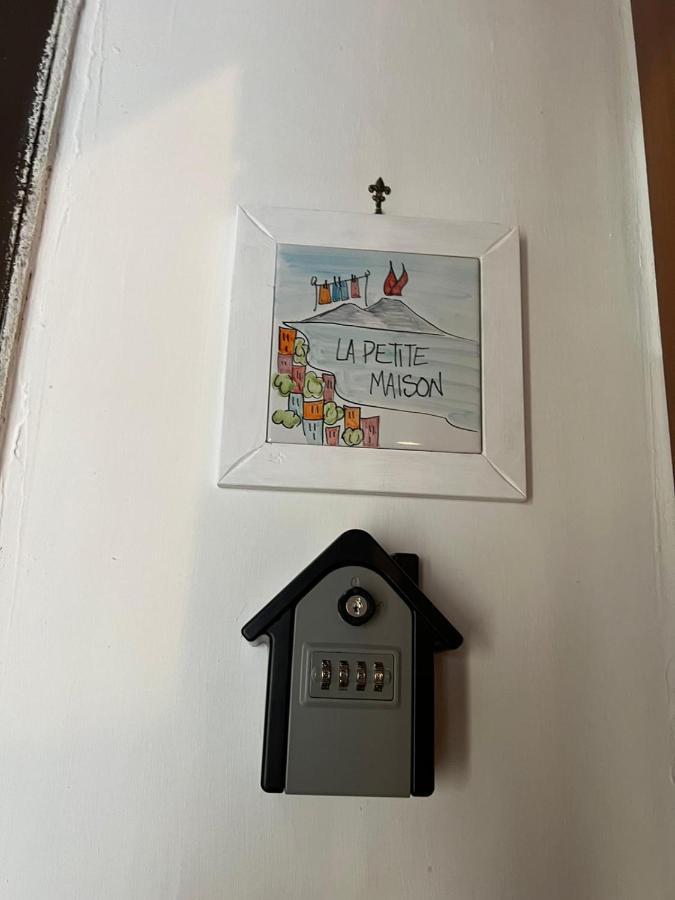 La Petite Maison Napoli Bagian luar foto